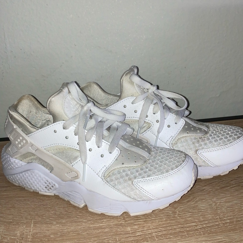 Nike Huaraches (men’s 7.5)